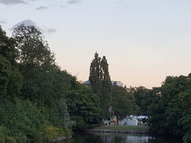Slodsparken in Malmö, Abendlicht, Grillfest. Reiseblog pilzli